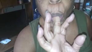 black granny finger - Granny's Pussy is so Wet Today - XVIDEOS.COM